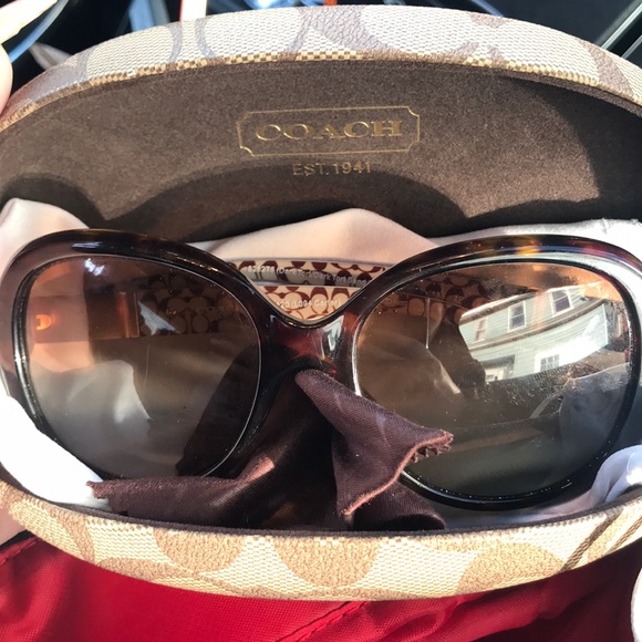 Coach sunglasses 😎 - Picture 1 of 1
